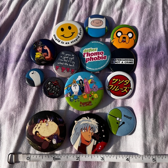 Mixed Button Pin Set Adventure Time, Inuyasha, My Neighbor Totoro - Picture 2 of 2